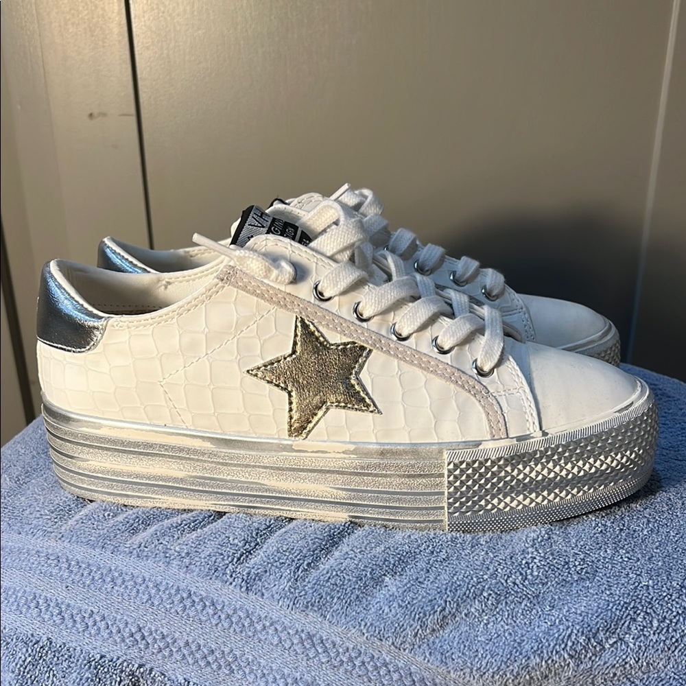 Vintage Havana Amaze white crocodile sneakers size 8